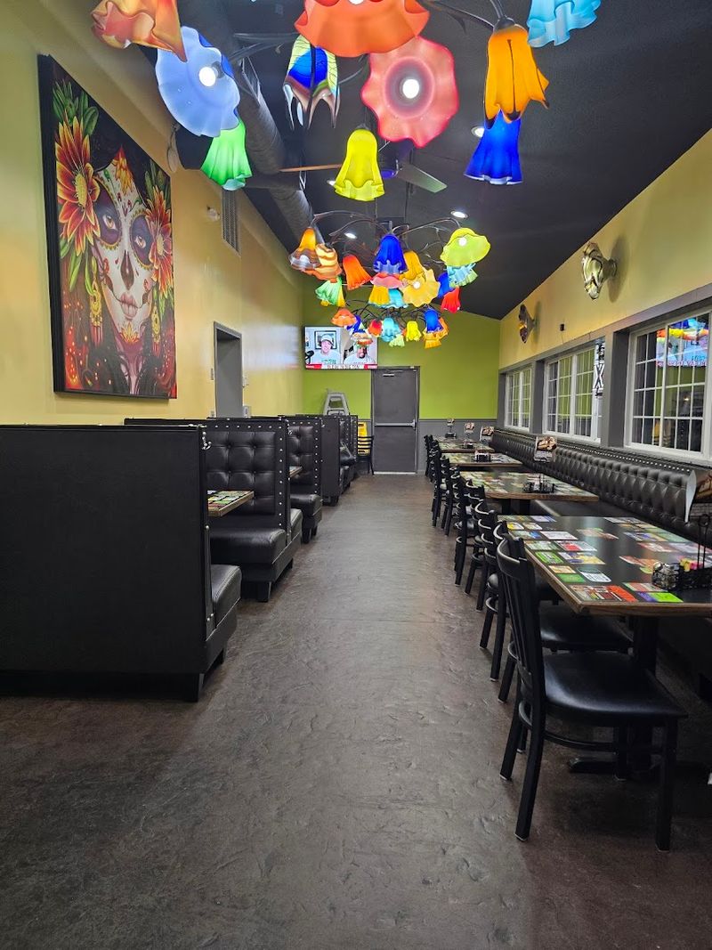 Los Mariachis, Xenia