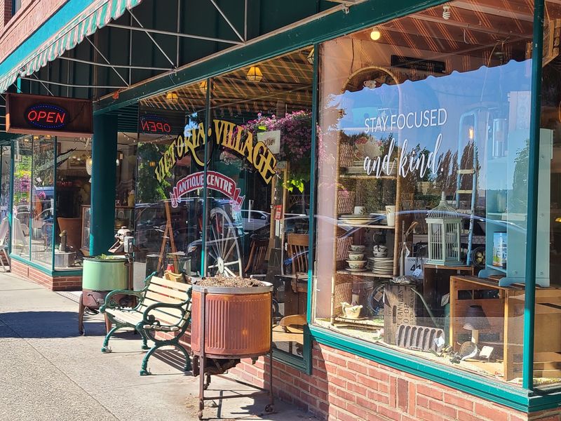 Victoria Village Antique Mall, Snohomish, WA