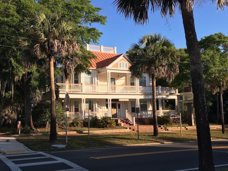 Victorian Architecture That Belongs On A Postcard