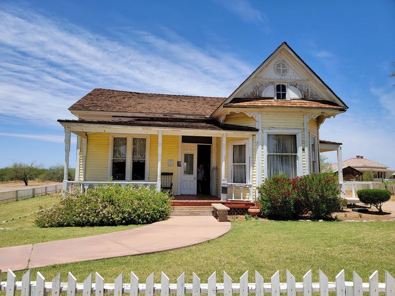 Victorian Style Meets the Desert at the Sears House