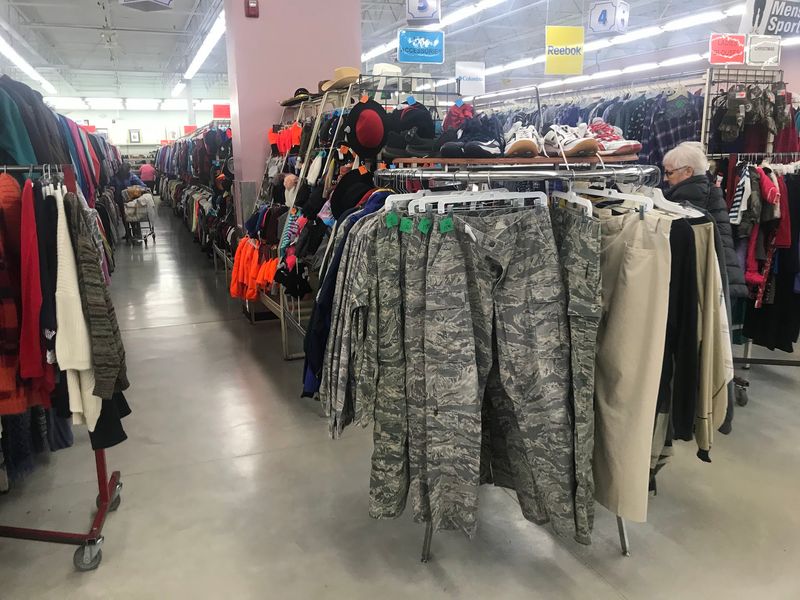 Village Discount Outlet, Akron
