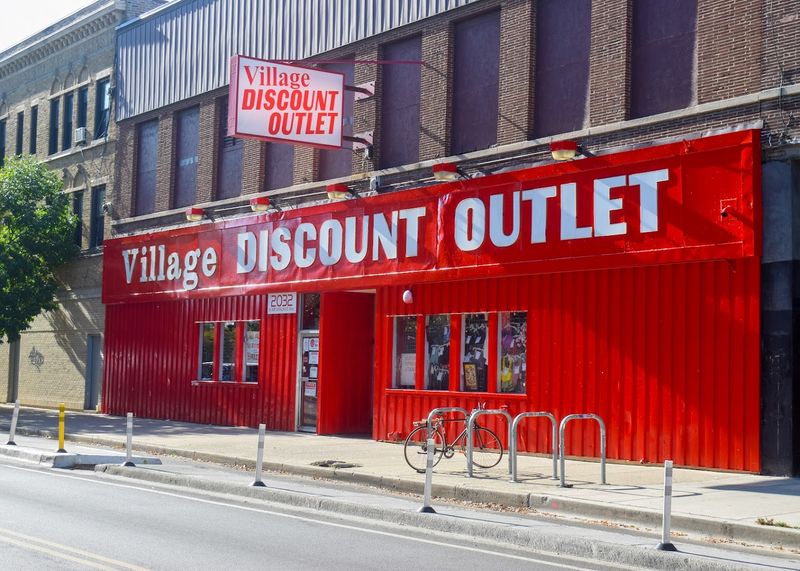 Village Discount Outlet, Chicago