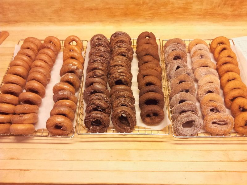 Village Donut Shop & Bakery, Raymond