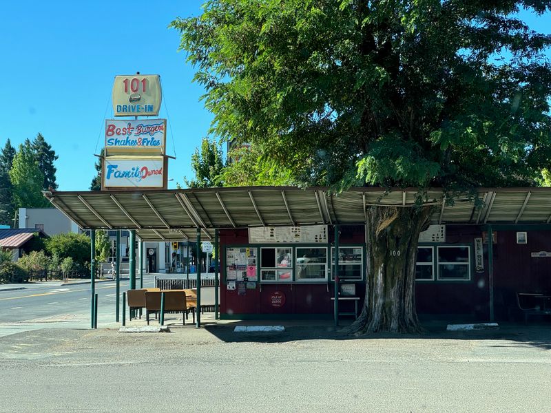 101 Drive-In – Willits, California