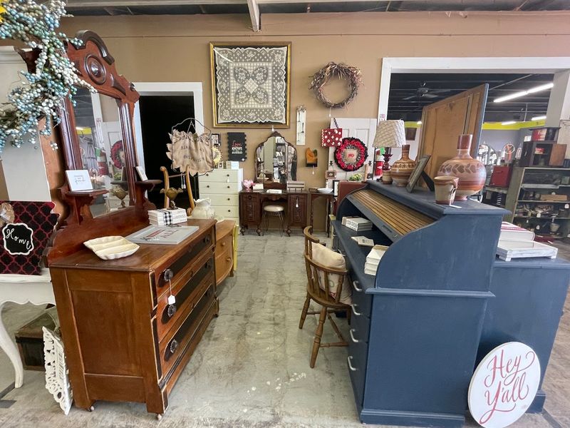 Vintage Corners With Quiet Character Vintage Corners With Quiet Character