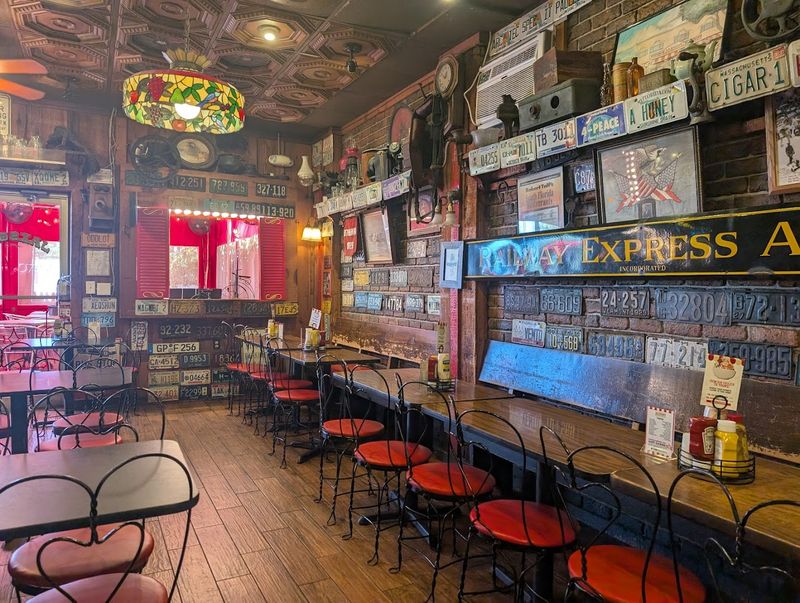 Vintage Decor That Feels Like A Time Capsule