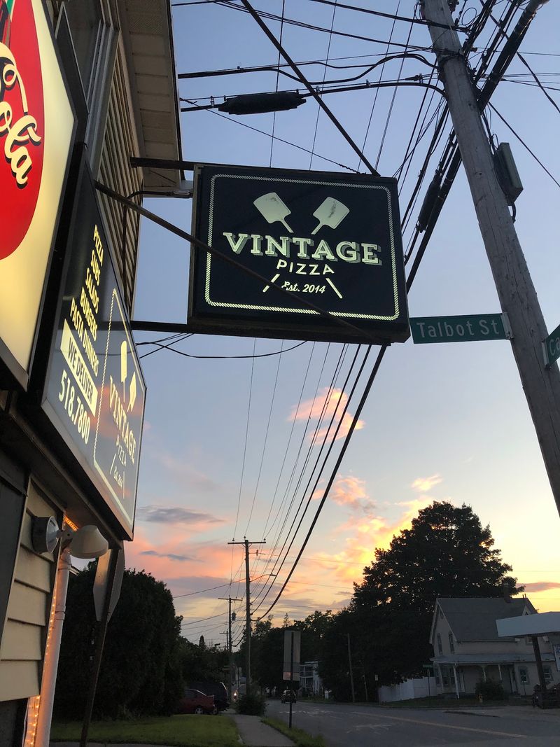 Vintage Pizza