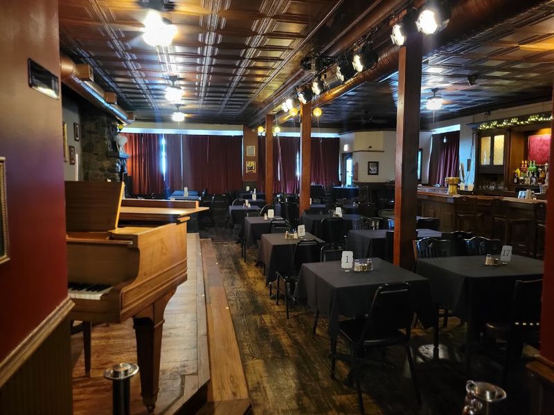 Vito's Vault, Chicago