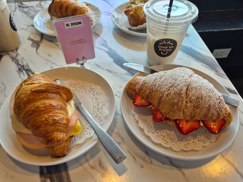 Viva La Fresa Bakery & Cafe