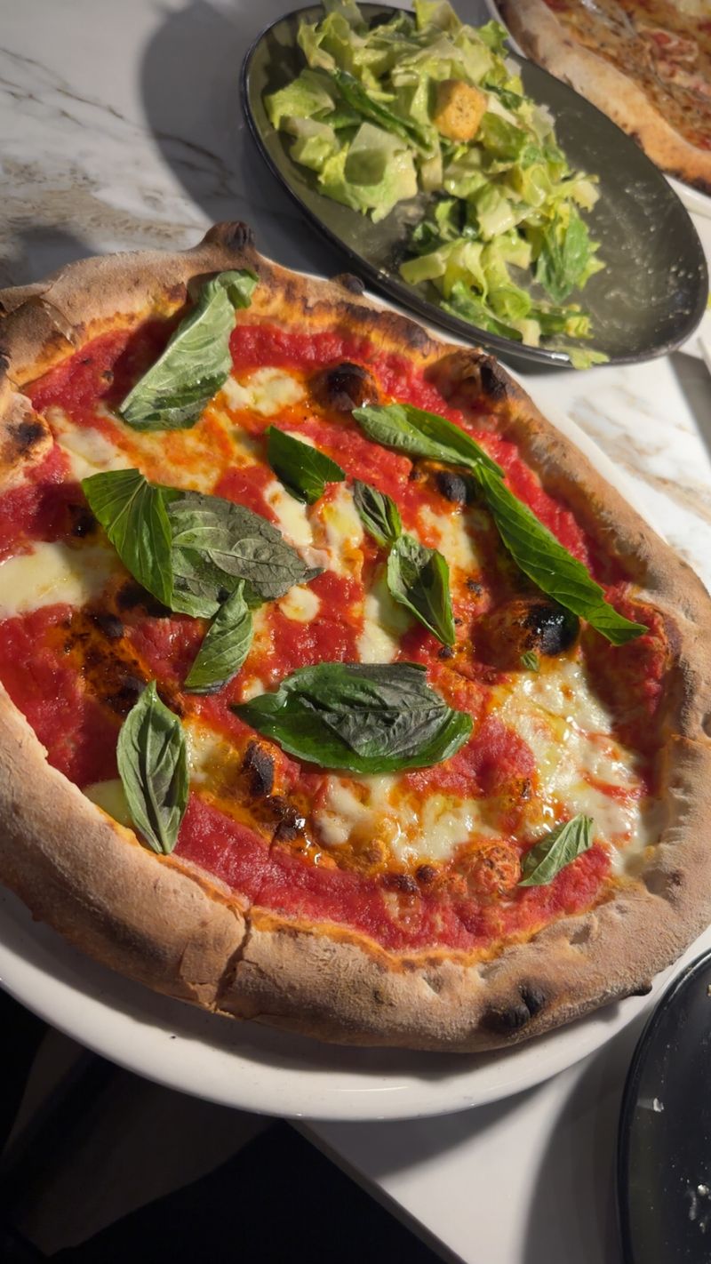 900 Degrees Pizzeria Bistro