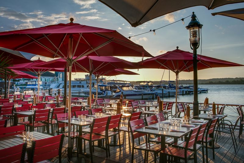Vola's Dockside Grill And Hi-Tide Lounge