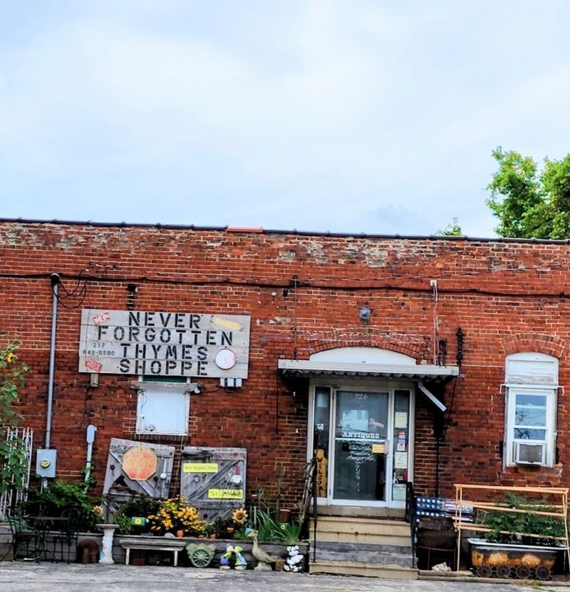 Never Forgotten Thymes Shoppe, Decatur, Illinois