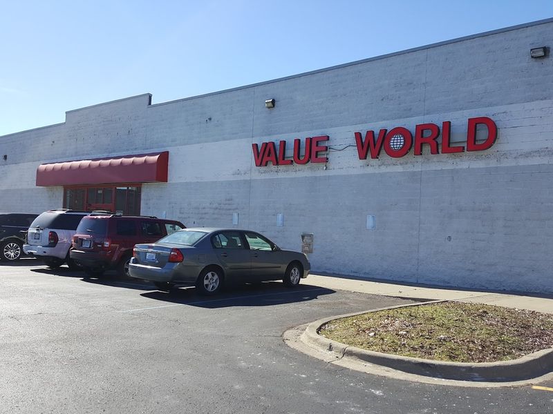 Value World, Clinton Township