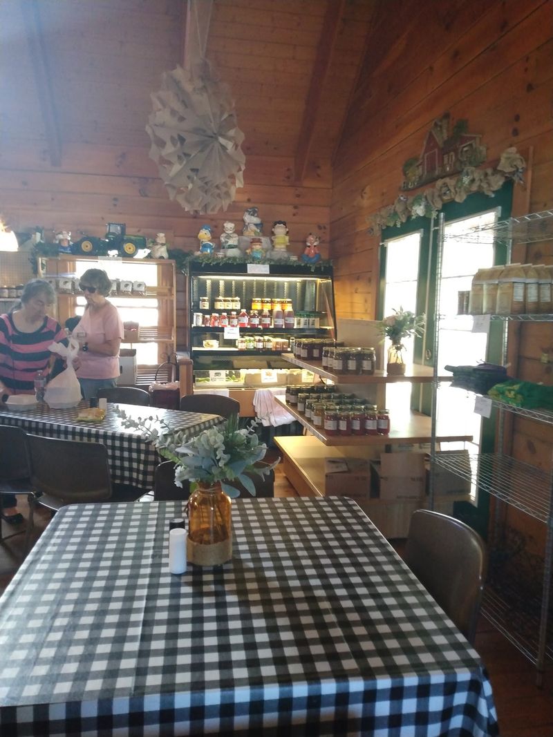 Wade Lucas Farms, Shirley Wade Lucas Farms, Shirley