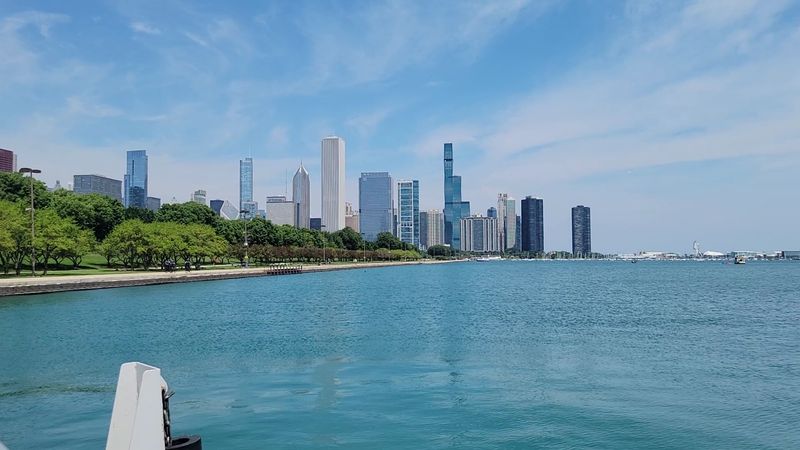 Walk Chicago’s Public Lakefront Walk Chicago’s Public Lakefront