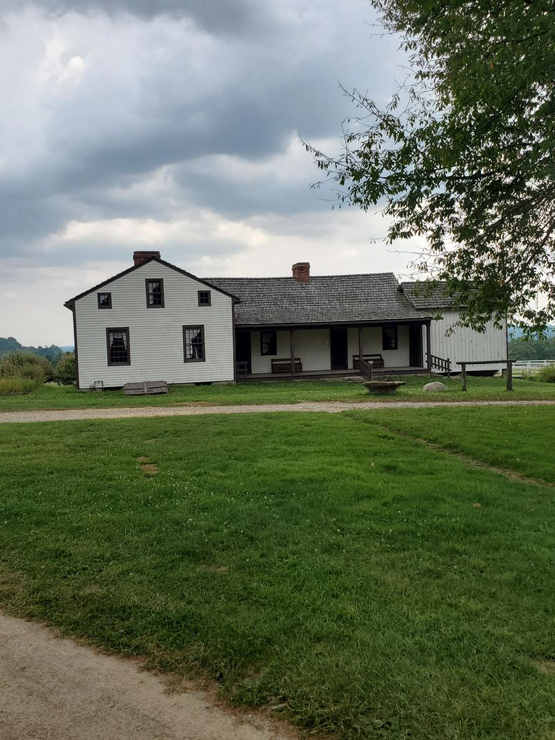 Guided Tours with Knowledgeable Docents