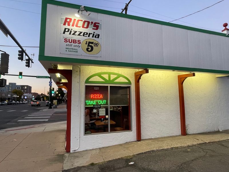 Walking In Off South Broadway With A Colorado Appetite