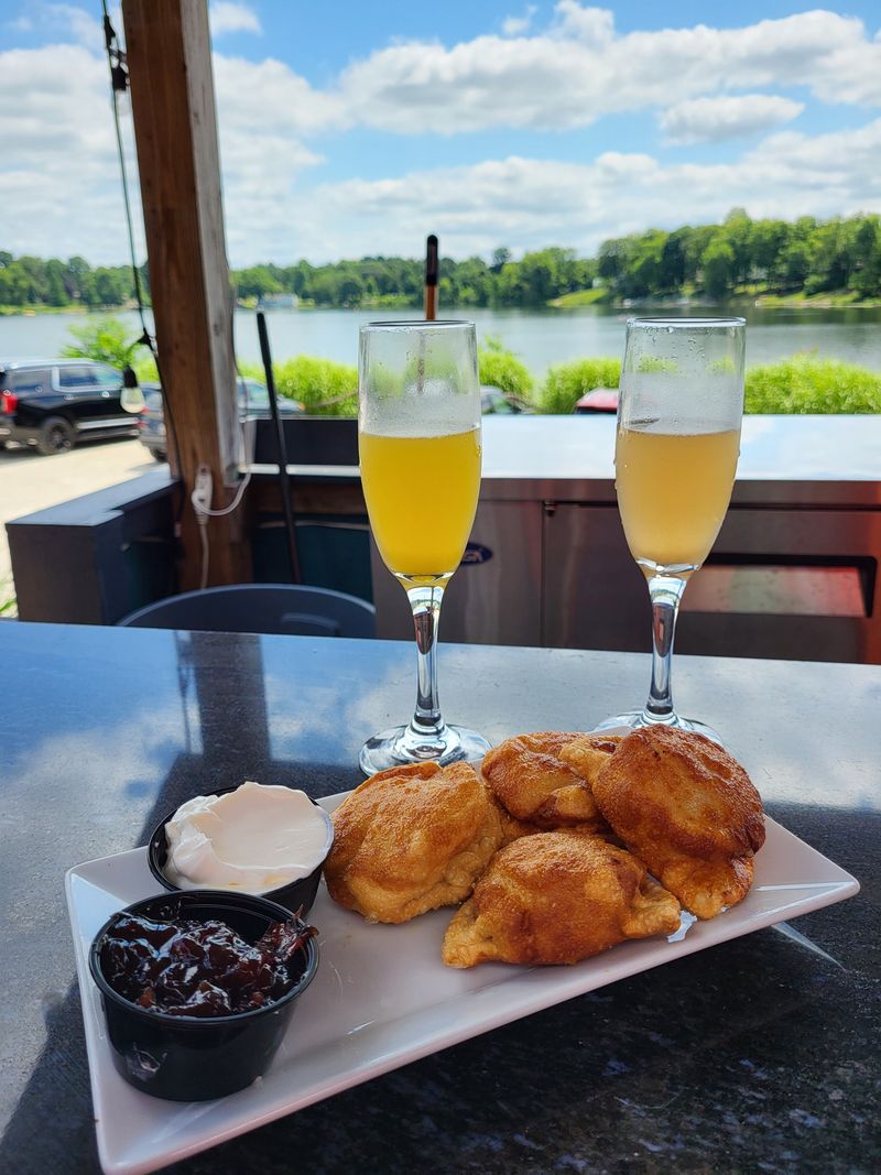 Brunch With a Waterside Backdrop