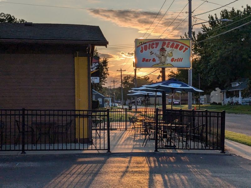 Juicy Peanut Bar & Grill - Mascoutah