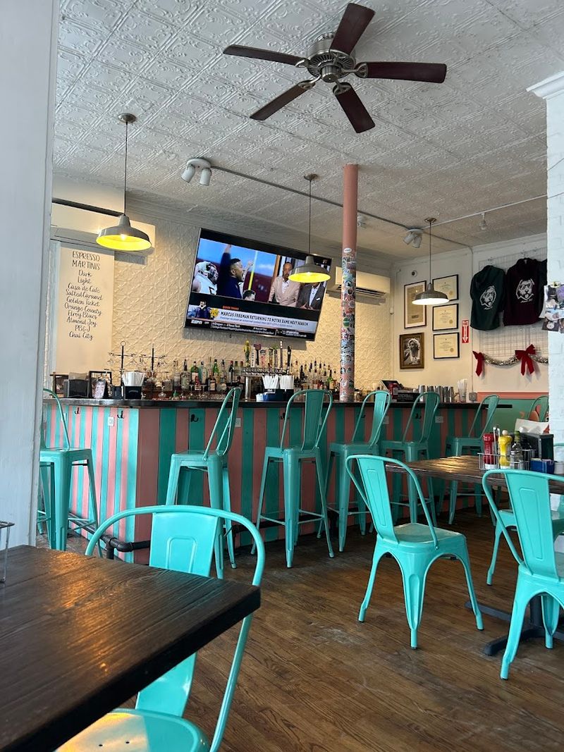 Wally's Wieners, Newport