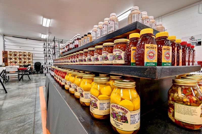 Walnut Creek Amish Flea Market, Sugarcreek