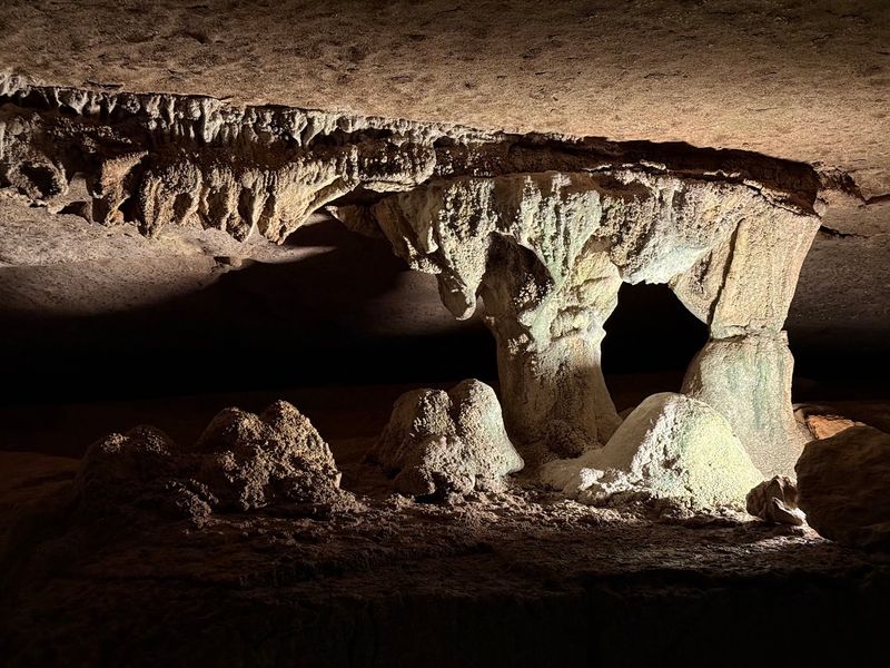 War Eagle Cavern, Rogers