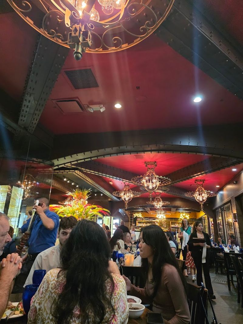 Service Style That Feels Attentive Without Being Intrusive