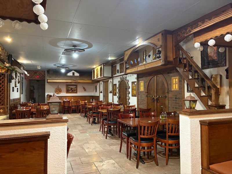 Warm Service and a Table for Everyone