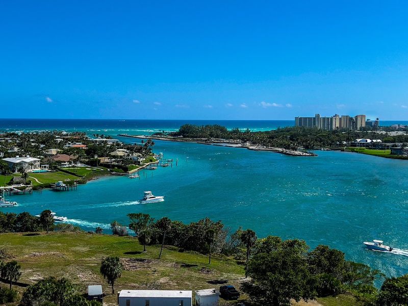 Watch Boats Pass Through Jupiter Inlet