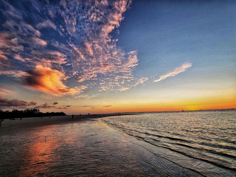 Watch The Sunset At Fort Myers Beach