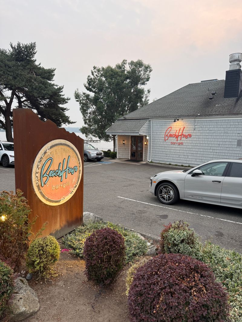 BeachHouse Bar + Grill – Kirkland