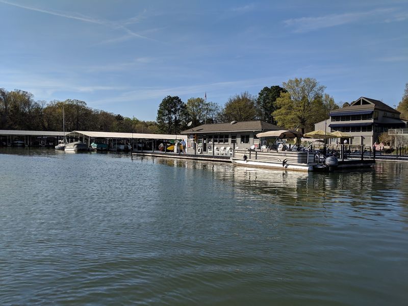 Waterfront Dining That Draws Hungry Crowds Waterfront Dining That Draws Hungry Crowds