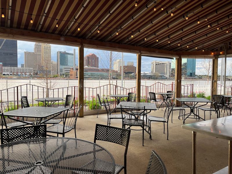 Waterfront Views That Do The Heavy Lifting Waterfront Views That Do The Heavy Lifting