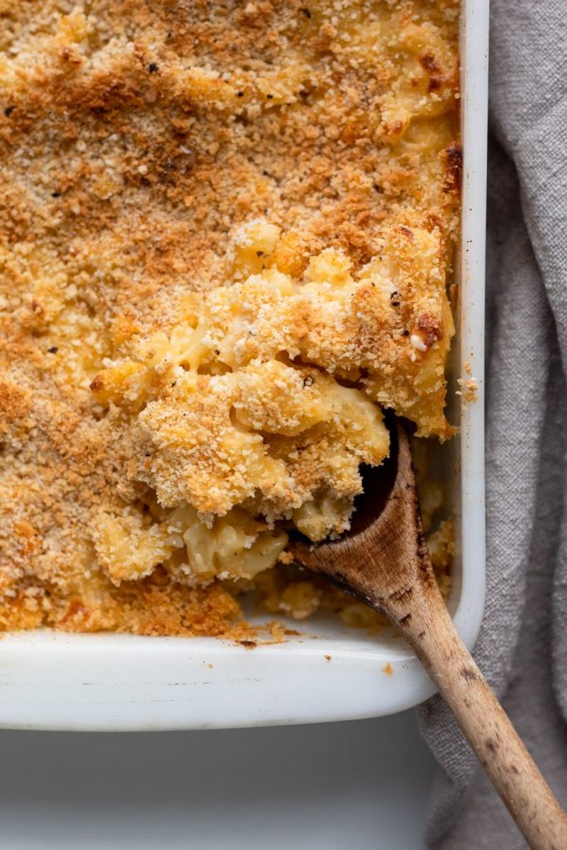 Creamy Baked Mac And Cheese With Crispy Topping
