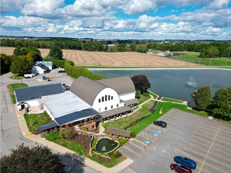 Wayne County Countryside And The Barn Restaurant, Smithville