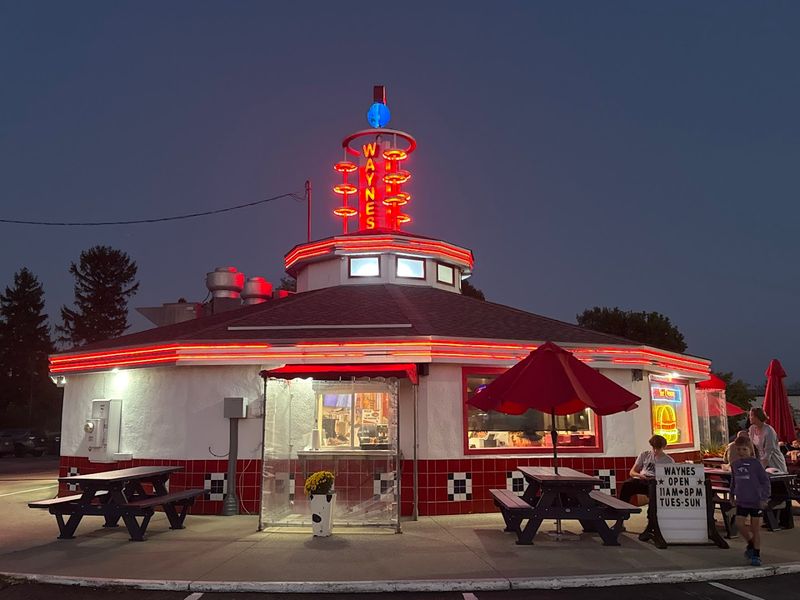 Wayne's Drive-In Wayne's Drive-In