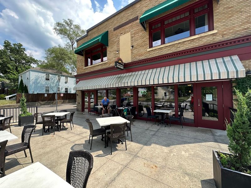 Hall Street Bakery, Grand Rapids