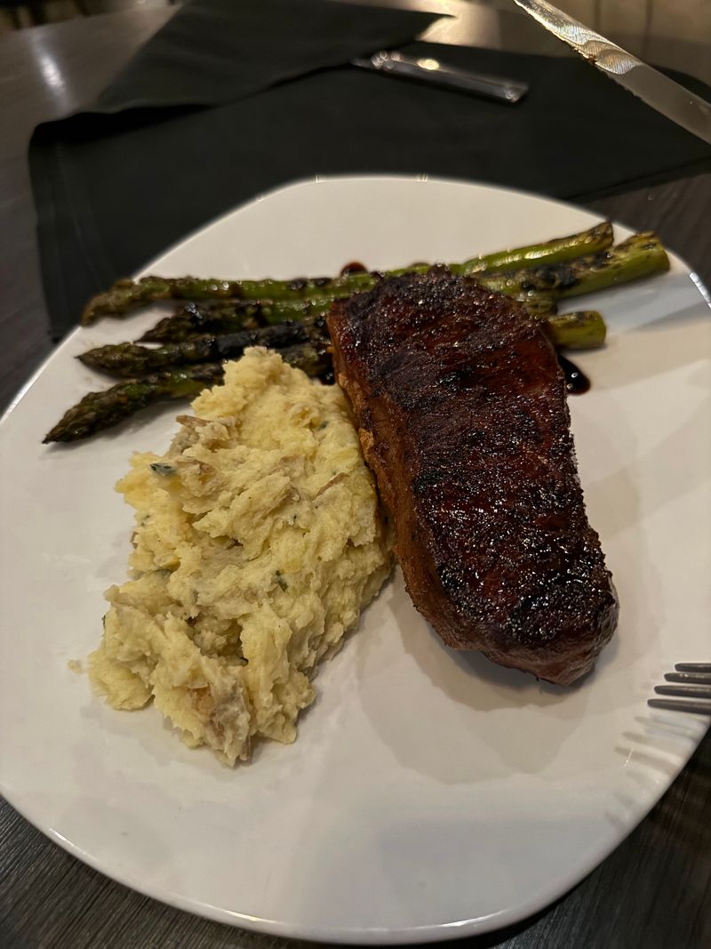 Capital Prime Steaks & Seafood – Lansing