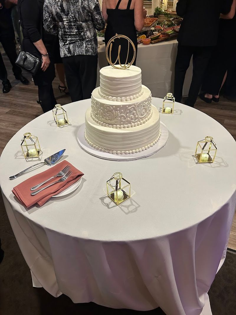 Wedding Cakes That People Still Talk About