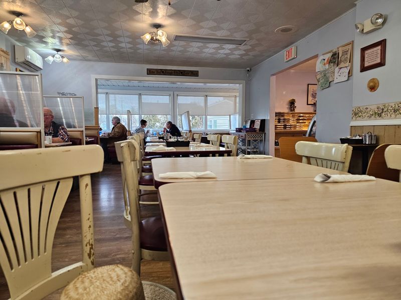 Wedgewing Family Restaurant, Perrysville Wedgewing Family Restaurant, Perrysville