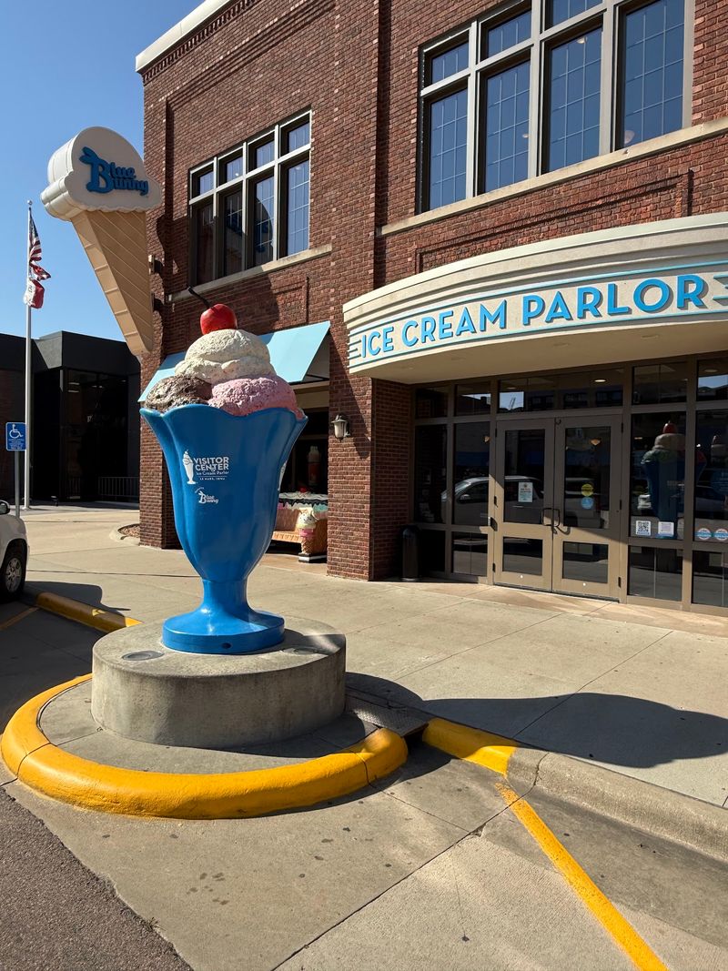 Wells Visitor Center And Ice Cream Parlor