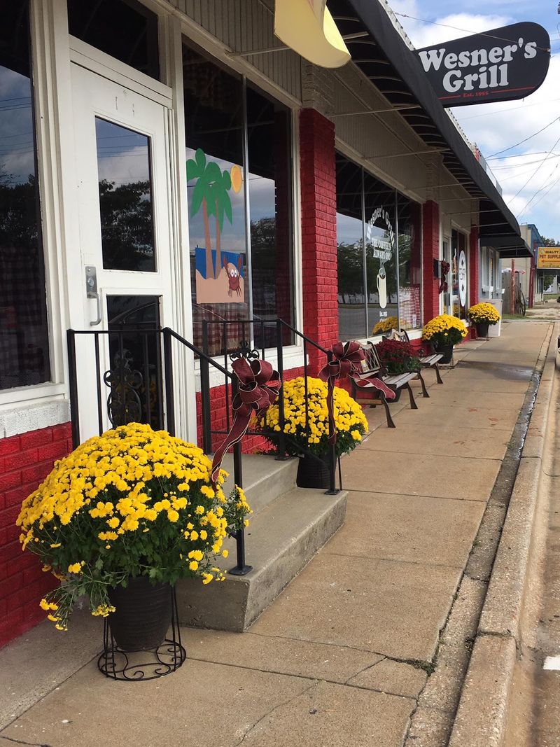 Wesner's Grill, Rogers