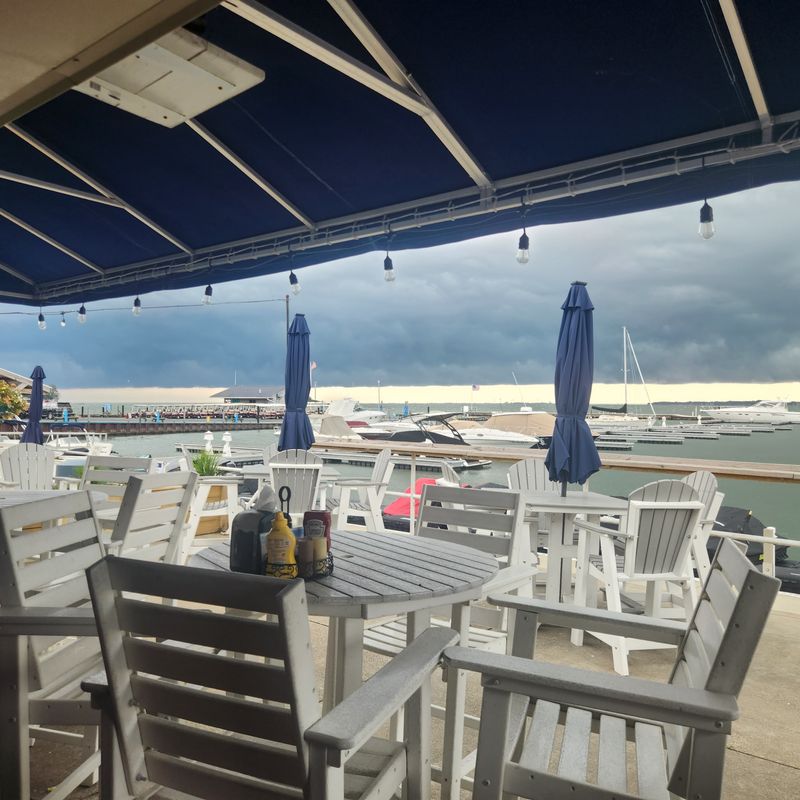 Dockers Waterfront Restaurant & Bar, Kelleys Island