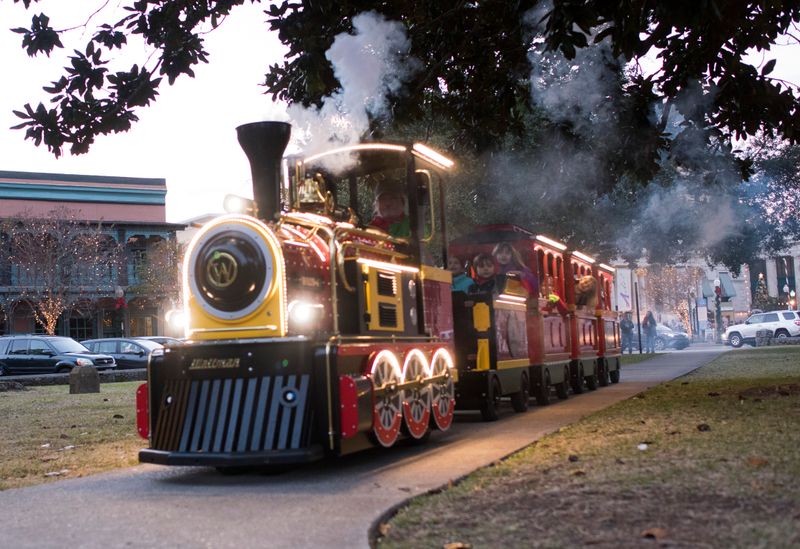 Pensacola – Winterfest & First City Lights Festival