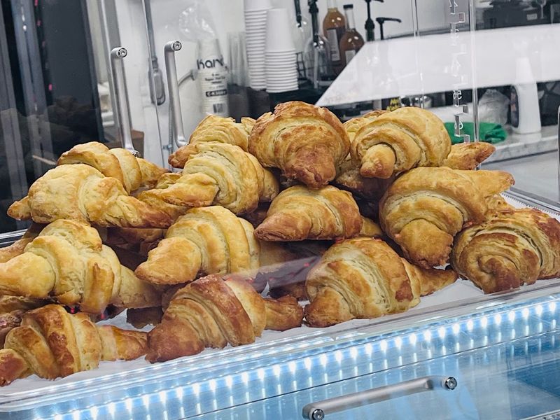 What Gluten-Free Travelers Consistently Say After Their First Visit To Dolce-GF Patisserie