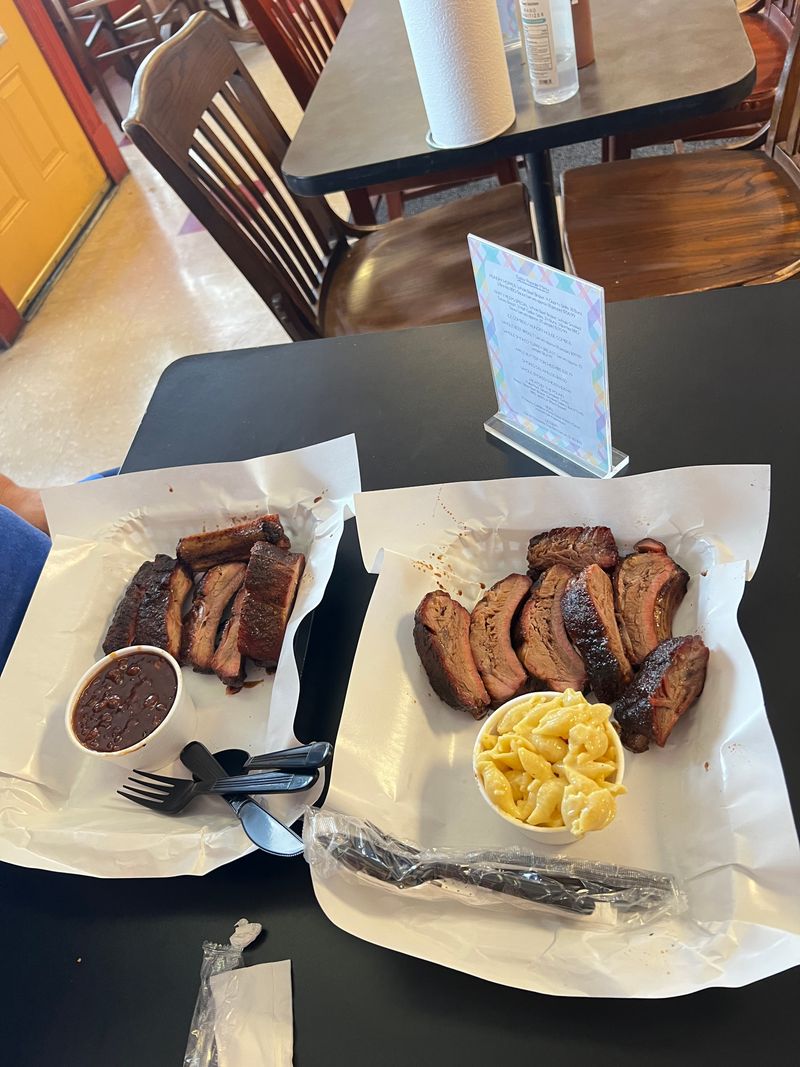 Hours, Traditions, and Neighborhood Rhythm