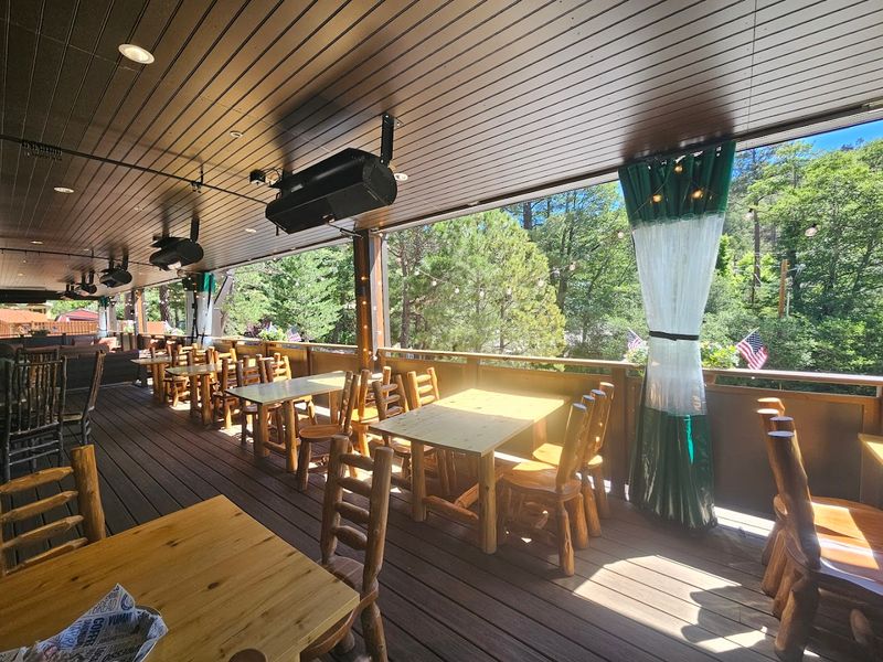 The Cozy Café Setting That Keeps People Coming Back