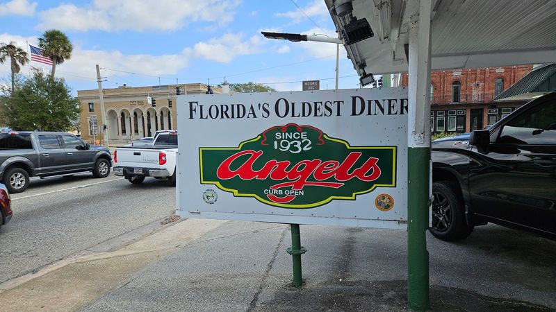 What Makes The Burgers At Angel's Worth Every Single Bite
