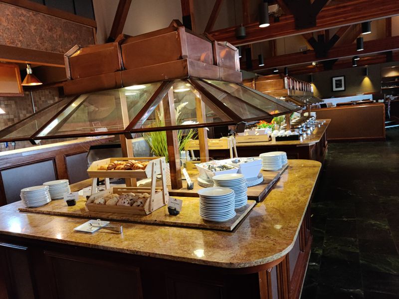 Service Rhythm And Seating Comfort