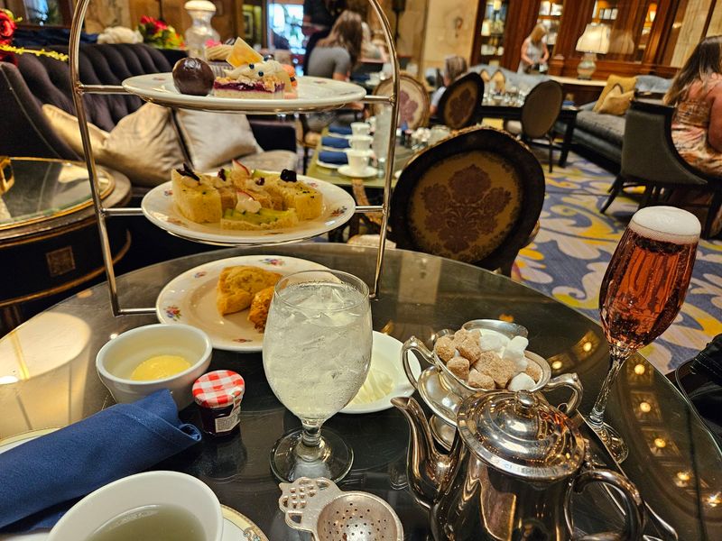 Timing, Reservations, And Crowd Patterns